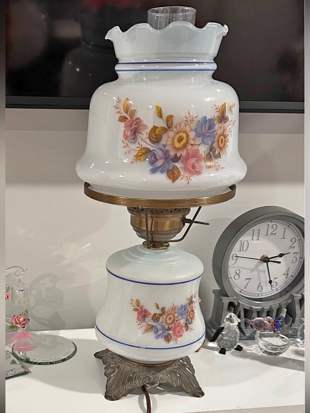Vintage floral gone with the wind Table Lamp - White